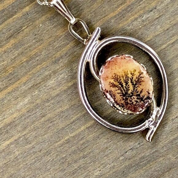 Gorgeous Nature Necklace - Picture 2 of 4